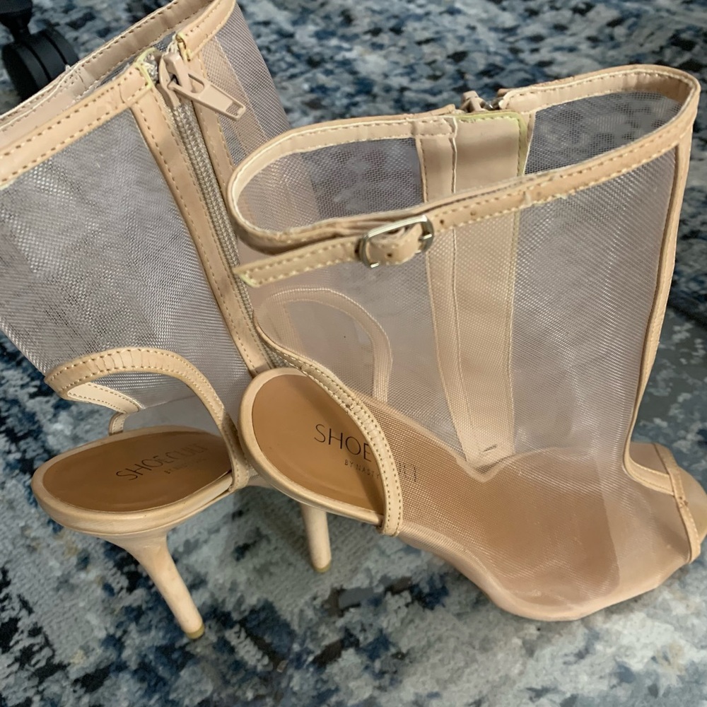 Shoes - Picture 6 of 9